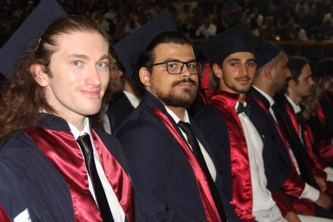 Omü Tıp Fakültesi 2021-2022 Döneminde 280 Mezun Verdi