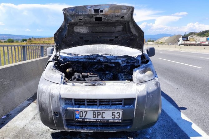 Seyir Halindeki Aracın Motoru Yandı