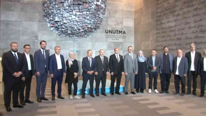 Bakan Varank: "Cumhurbaşkanımız Olmasa Bu Ülkede Siyaseten Nato Masasında Bu Mücadeleyi Verecek Başka Bir Kişi Göremiyorum"