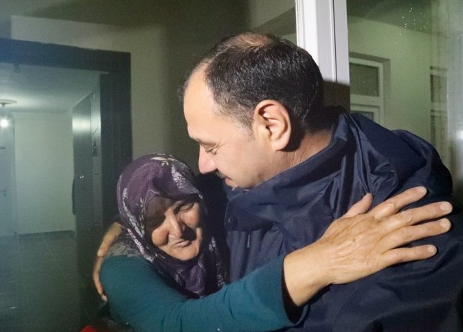 Evini Su Basan Gözü Yaşlı Kadın Sözleriyle Gönülleri Fethetti