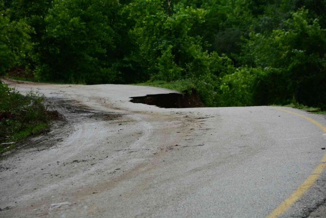 Yenice’de Sel Suları Çekildi, Heyelan Korkusu Başladı