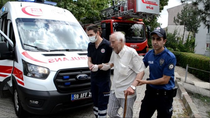 5’inci Kattan Atlamak İstedi, Son Anda Polis Kurtardı