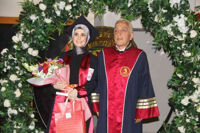 Omü Tıp Fakültesi 2021-2022 Döneminde 280 Mezun Verdi