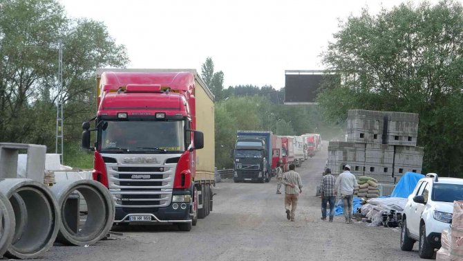 Türkgözü Gümrük Kapısı 2 Aylık Aranın Ardından Yeniden Açıldı