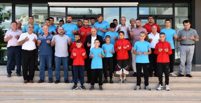 Altınovalı Pehlivanlar, Kırkpınar’a Dualarla Uğurlandı