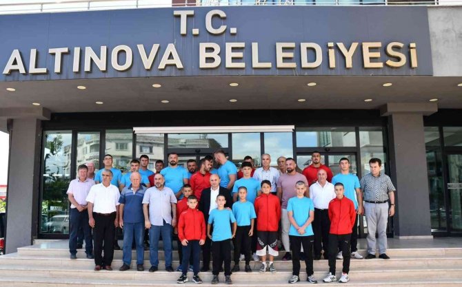 Altınovalı Pehlivanlar, Kırkpınar’a Dualarla Uğurlandı
