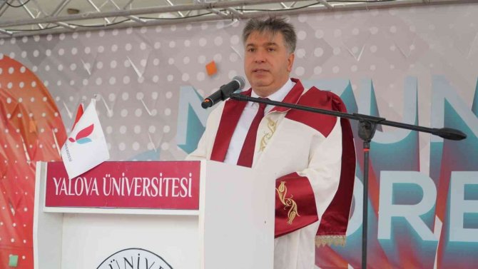 Yalova Üniversitesi’nde 3 Bin Öğrenci Mezuniyet Coşkusu Yaşadı