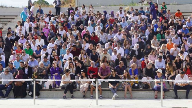 Yalova Üniversitesi’nde 3 Bin Öğrenci Mezuniyet Coşkusu Yaşadı