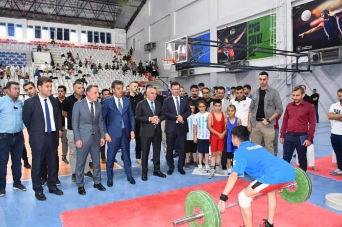 Şırnak’ta Yaz Spor Okulları Açıldı
