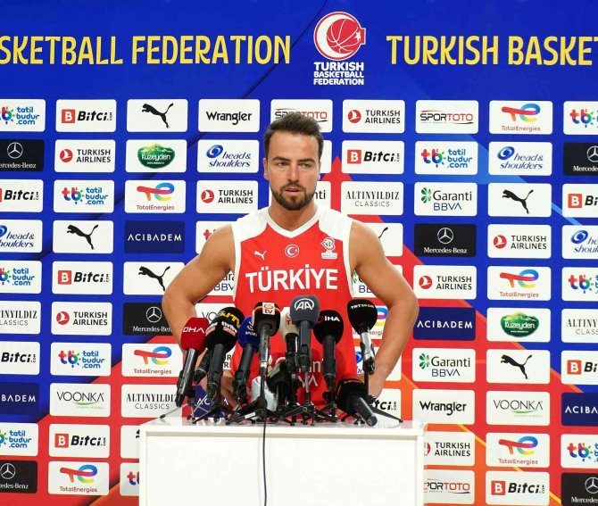 Melih Mahmutoğlu: "Avantajlı Gitmek İçin İ̇ngiltere Maçı Çok Önemli"