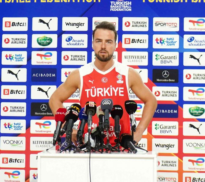 Melih Mahmutoğlu: "Avantajlı Gitmek İçin İ̇ngiltere Maçı Çok Önemli"