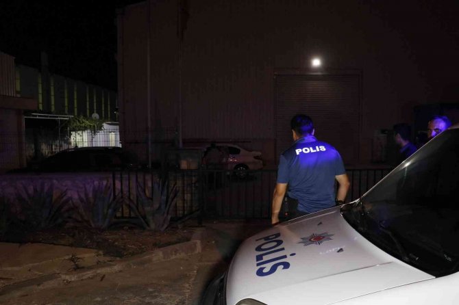 Ayrılma Aşamasındaki Karısının İş Yerinde Bir Kişiyi Rehin Aldı, Sonra Da Araya Giren Kişiyi Öldürdü