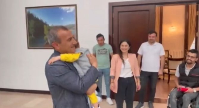 Vali Ve Gazi Çocuğu Arasında Duygulandıran Anlar