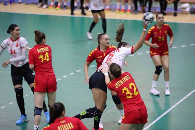 A Milli Kadın Hentbol Takımı, Kuzey Makedonya’yı Mağlup Etti
