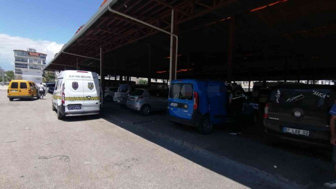 Çalışır Vaziyetteki Kargo Aracını Çaldı, Birkaç Sokak İleride Pazar Yerine Bırakıp Gitti