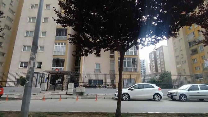 Sitedeki Fahiş Zam İçin Eylem Yaptı, Yöneticiden Dayak Yedi