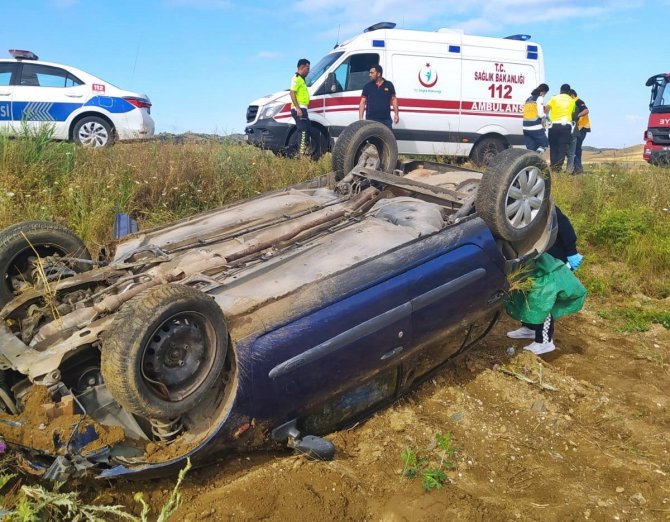 Kontrolden Çıkan Otomobil Tarlaya Devrildi: 1 Yaralı