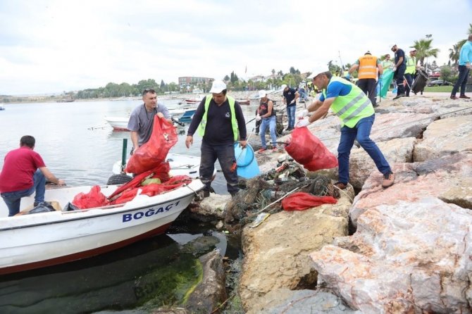 Balyanoz Koyu’nda Deniz Temizliği