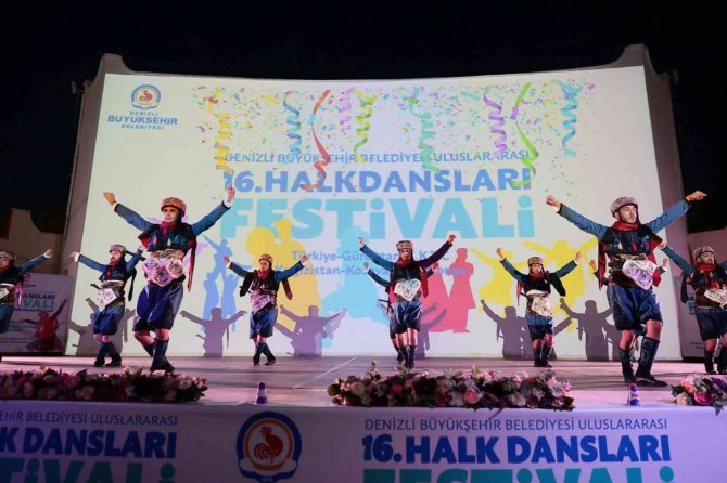 7 Ülkeden Gelen 250 Dansçı Nefesleri Kesti