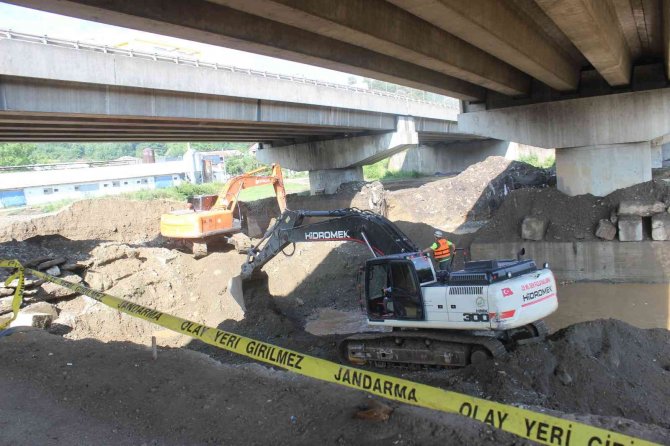 Kayıp Kepçe Operatörü Karada Ve Derede Aranıyor