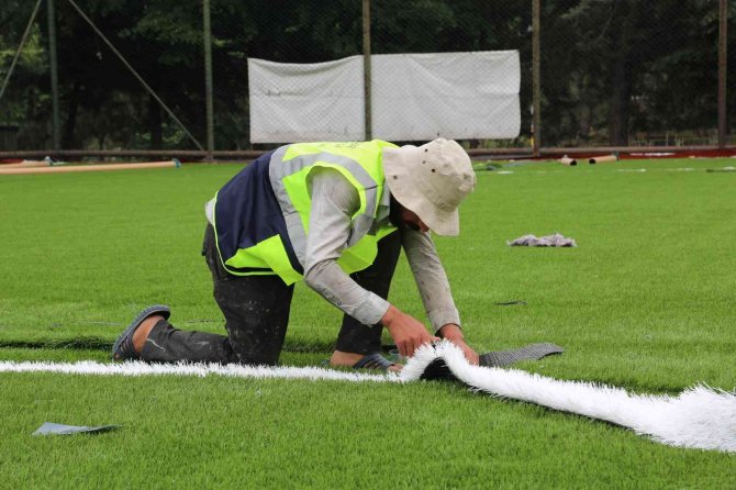 Ataşehir’de “Şehit Öğretmen Hüseyin Ağırman Parkı Futbol Sahası” Yepyeni Bir Görünümüne Kavuştu