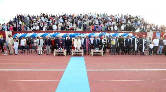 Erü Spor Bilimleri Fakültesi’nde Mezuniyet Coşkusu