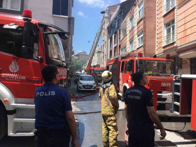 Esenler’de Korkutan Çatı Yangını