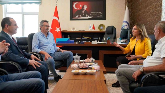 Eski Devlet Bakanı Tüzmen, Ehram Atölyesini Ziyaret Etti