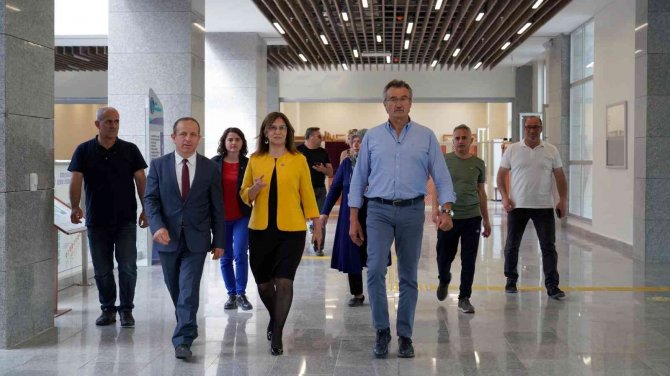 Eski Devlet Bakanı Tüzmen, Ehram Atölyesini Ziyaret Etti