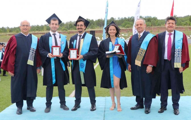 Esogü Tıp Fakültesi 2022 Mezunlarını Verdi