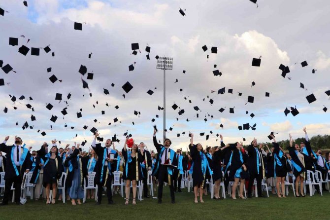 Esogü Tıp Fakültesi 2022 Mezunlarını Verdi