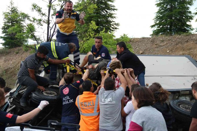 Eskişehir’de Karavanla Otomobil Çarpıştı: 2’si Fransız 5 Yaralı