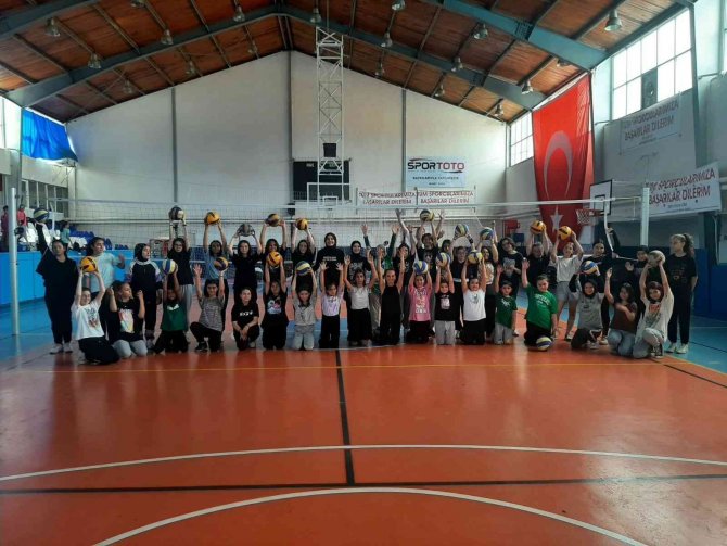 Gediz’de Yaz Spor Okulları Başladı