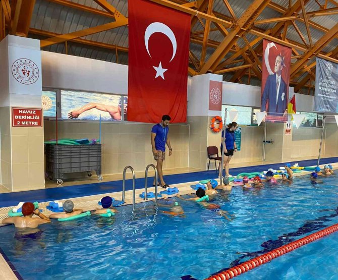 Aydın’da Yüzme Bilmeyen Kalmayacak