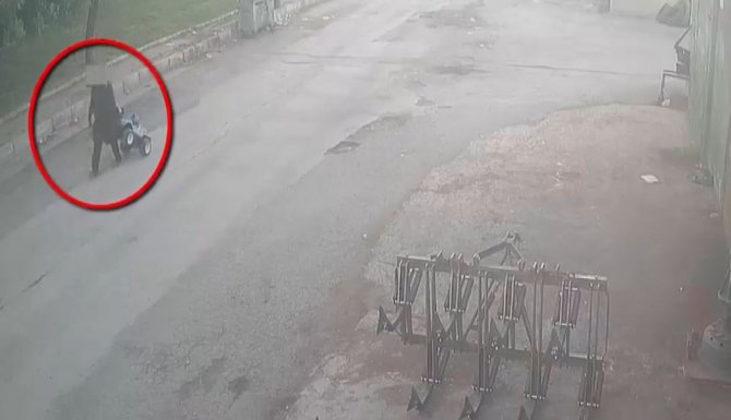 İ̇şyerinden Klima Ve Motosiklet Çalan Hırsızlar Kamerada