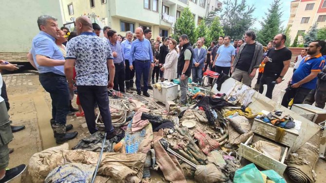Bakan Soylu, Bartın’da Selin Ardından Temizlik Çalışmalarını İnceledi