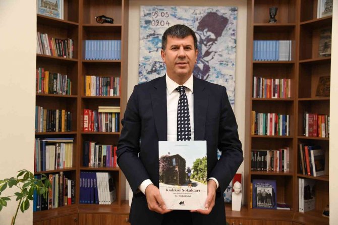 “Saklı Hikayeleri Ve Resimleriyle Kadıköy Sokakları” Kitabı Çıktı