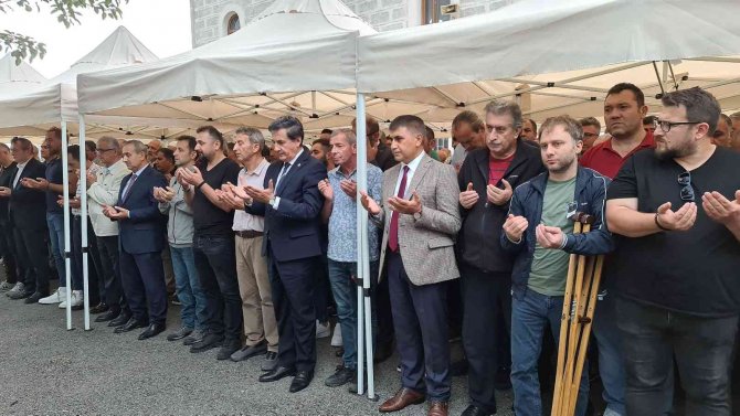Trafik Kazasında Ölen Karı Koca Birlikte Defnedildi