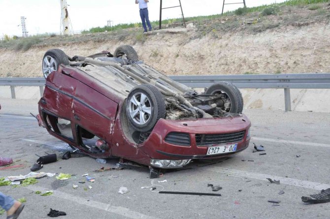 Karaman’da 2 Otomobil Çarpıştı: 4 Yaralı