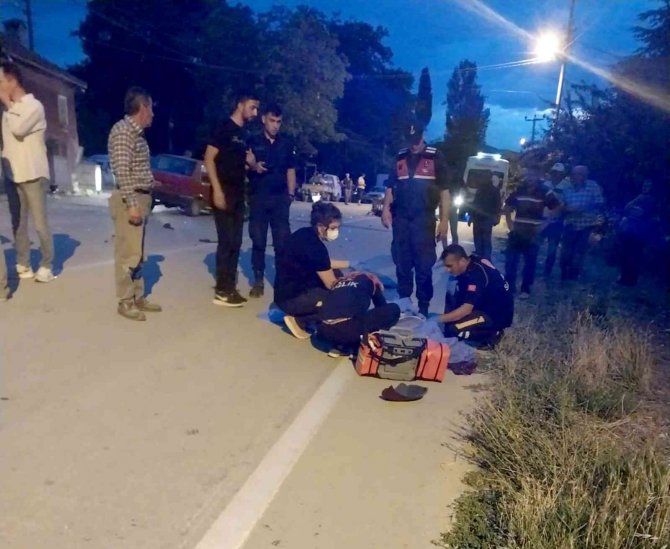Otomobille Çarpışan Motosikletin Sürücüsü Hayatını Kaybetti