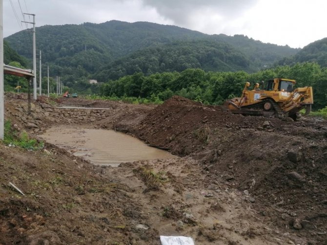 Büyükşehir Yol Bakımı Timi Düzce’de