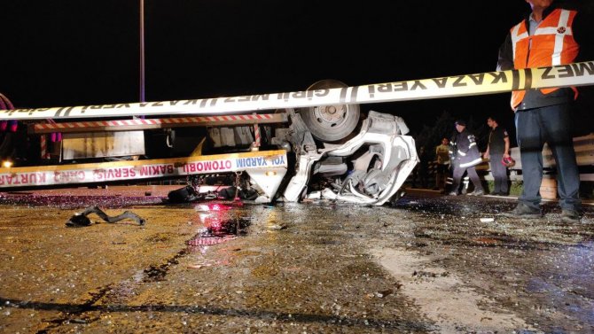 Tem Otoyolunda Feci Kaza: 1 Kişi Öldü, 2 Kişi Yaralandı
