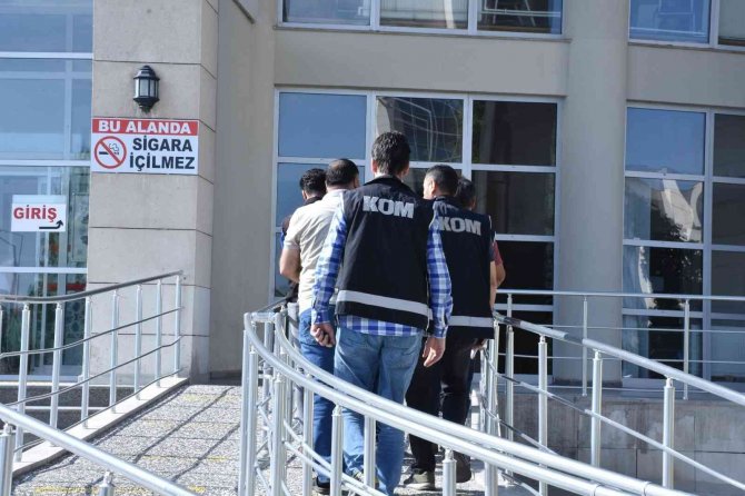 Kurban Bayramı Öncesi Besicilik Yapan Köylüyü Dolandıran Çete Çökertildi