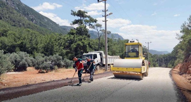 Kuyucak-akyaka Bağlantı Yolunda Asfaltlama Çalışması