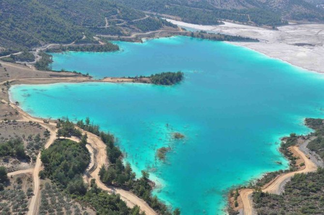 Kül Gölü Fotoğrafçıların İlgi Odağı Oldu