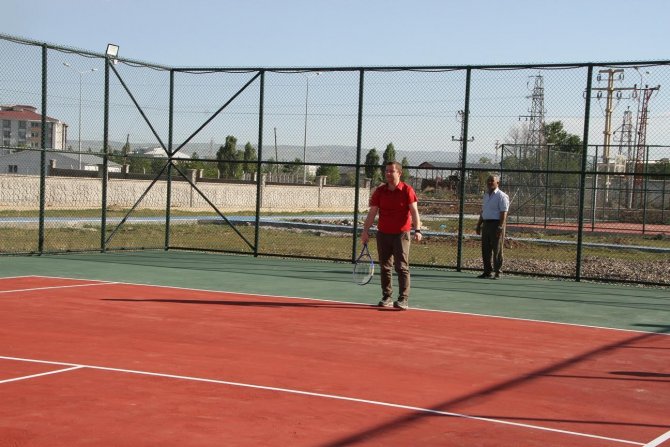 Malazgirt İlçesinin İlk Tenis Kortu Açıldı