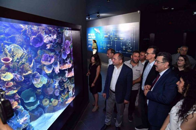 Genç, Turizmcilere Trabzon Akvaryumu Gezdirdi