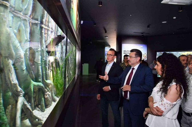 Genç, Turizmcilere Trabzon Akvaryumu Gezdirdi