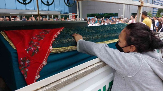 42 Yaşında Hayatını Kaybeden Sağlıkçıya Gözyaşı