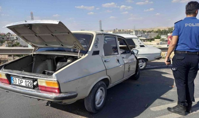 Otomobilleriyle Birbirlerine Çarpıp Kurşun Yağdırdılar: 2 Yaralı